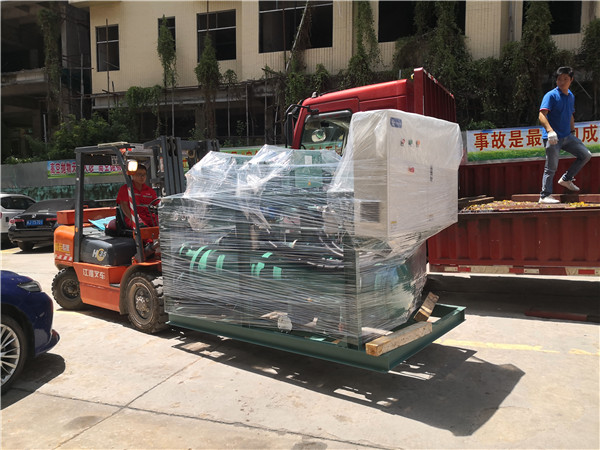 速凍庫(kù)比澤爾螺桿主機(jī)出庫(kù) 速凍庫(kù)比澤爾螺桿主機(jī)出庫(kù)